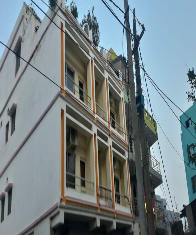 Goroomgo Shree Bhumi Puri